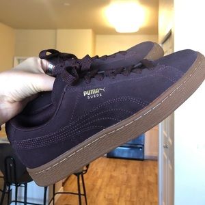 Women’s Purple suede pumas